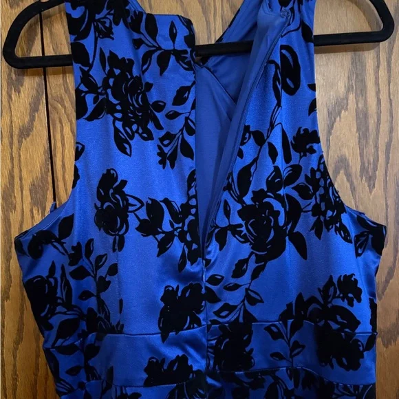 SLNY Size 16 Royal Blue Velvet Floral Maxi Gown Formal